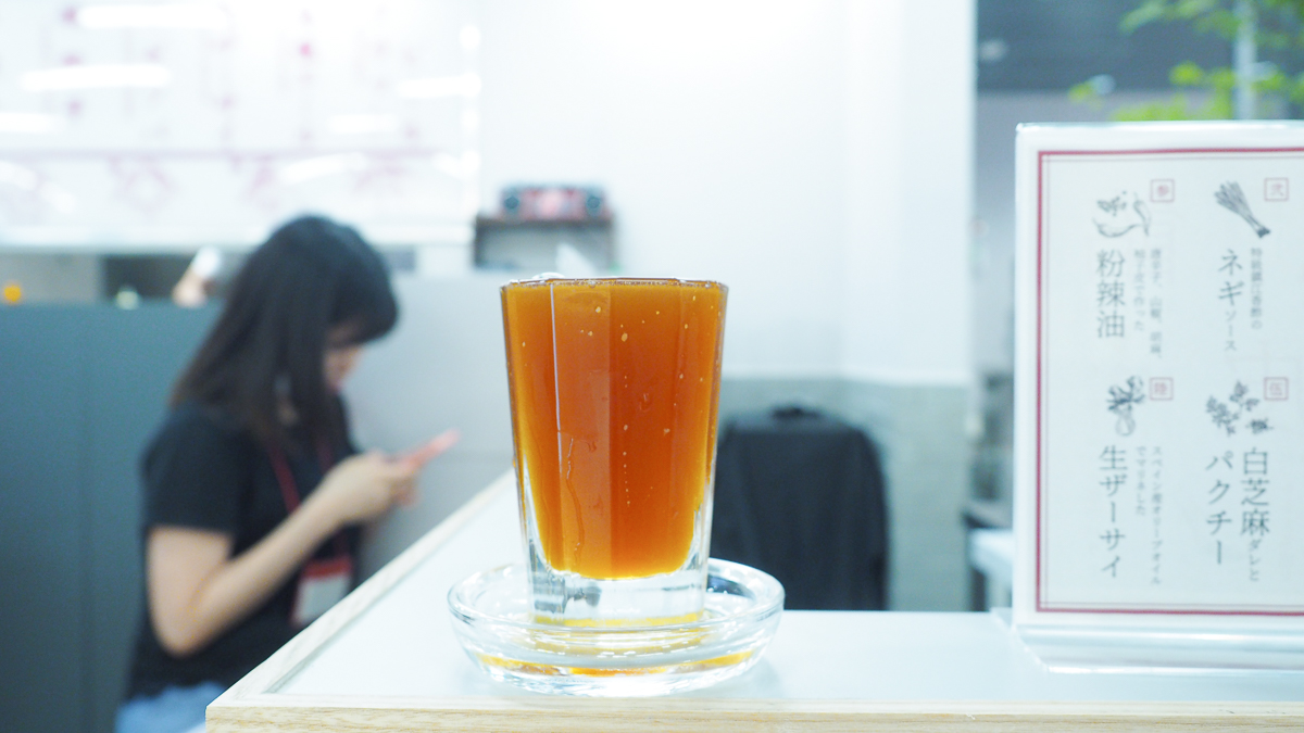 グランスタ　東京駅　グルメ　ギョーザスタンドウーロン　飲み屋　餃子　中華　おすすめ　東京ギョーザスタンドウーロン