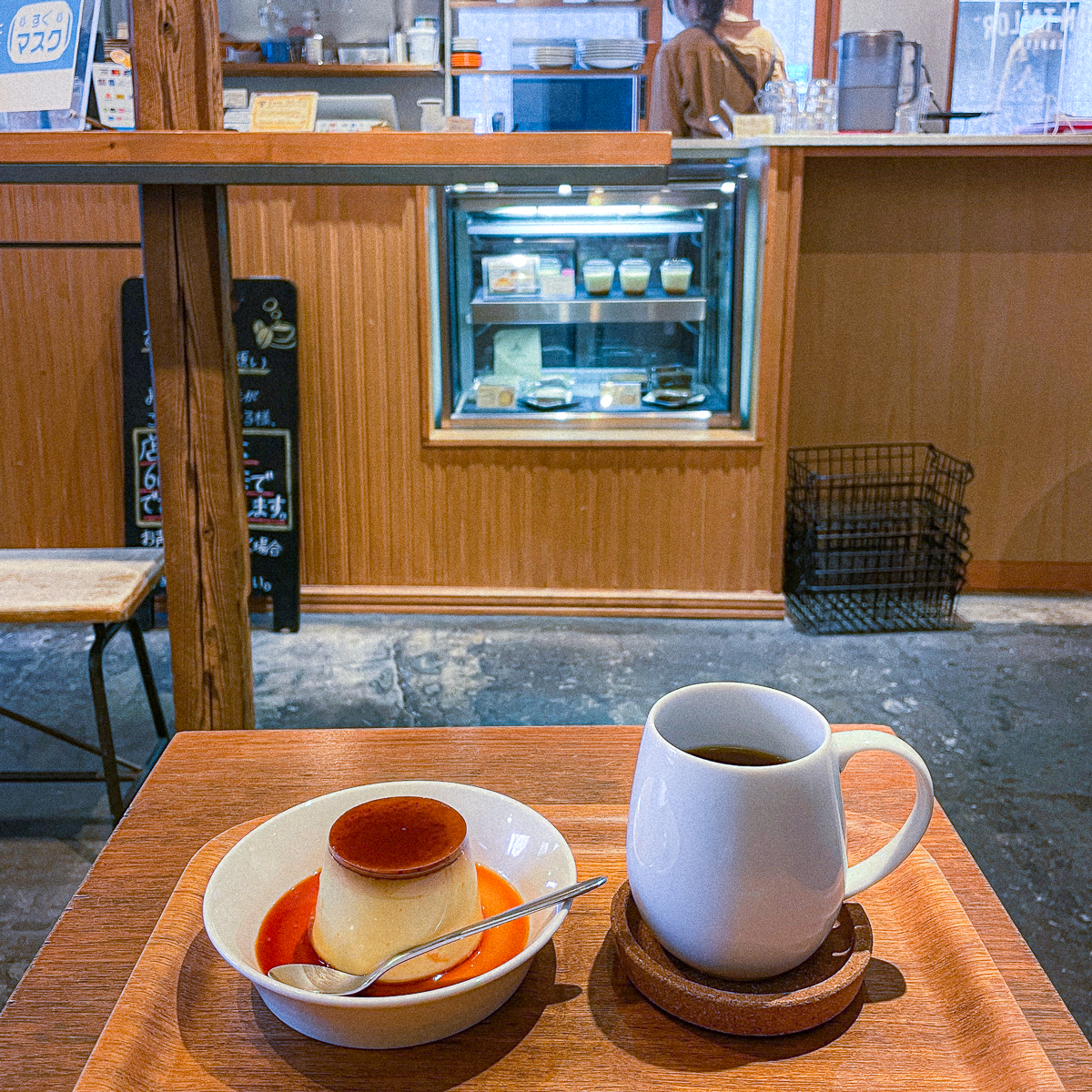 プリンの日 プリン ユニゾンテーラー unisontailor 人形町カフェ 人形町 人形町駅 おやつ 下町散歩 下町さんぽ おやつの時間 スイーツ写真 おやつ部 カフェインテリア 東京カフェ 自家製プリン　コーヒー　ユニゾンテイラー　中央区　観光　明治座　カフェ　インテリア