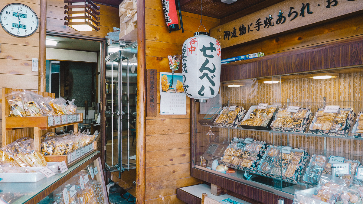 旧吉田屋酒店 下町風俗資料館付設展示場 谷中散歩 谷中 台東区 下町散歩 街歩き 建築 レトロ建築 商店建築 酒屋 ノスタルジック 下町さんぽ 出桁造 商家建築 yanesen 上野　博物館　谷中　おすすめ　散歩ルート　上野公園