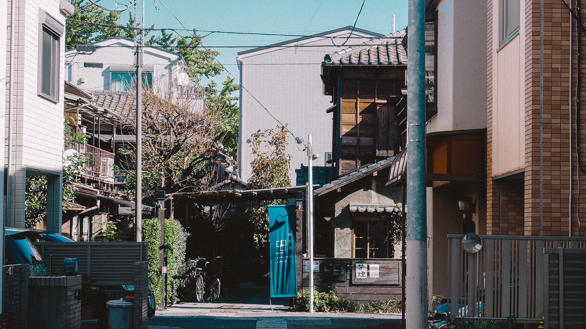 谷中 谷中散歩 yanaka yanesen 谷根千 古民家 上野桜木あたり vaner ヴァーネル ベーカリー パン屋 東京パン屋 シナモンロール 谷中グルメ 台東区 下町散歩 街歩き #建築 レトロ建築 商店建築 ノスタルジック 下町さんぽ 名建築