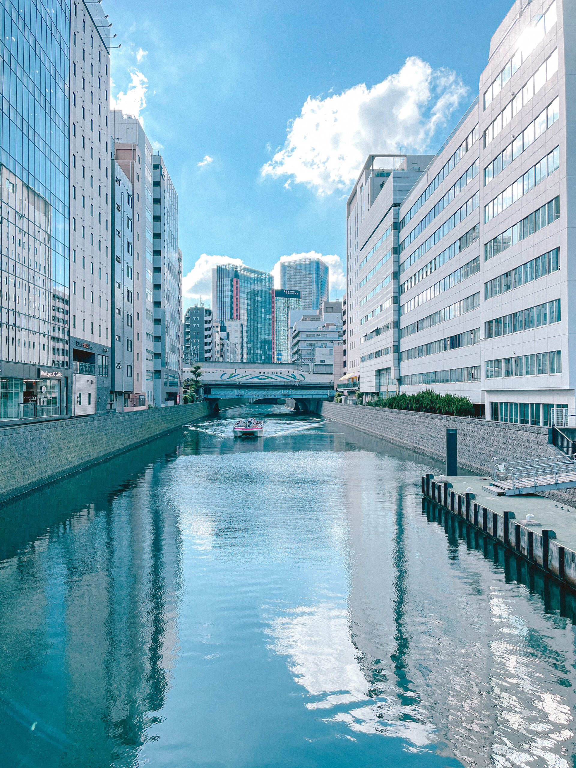 秋葉原 喫茶店 司　コーヒー 老舗喫茶 純喫茶 喫茶店巡り 東京喫茶店 喫茶店インテリア coffeeshop レトロ建築 東京 秋葉原カフェ おちつく落ち着くカフェ 静か　打ち合わせ　コーヒー　ソーダ　喫煙　タバコ