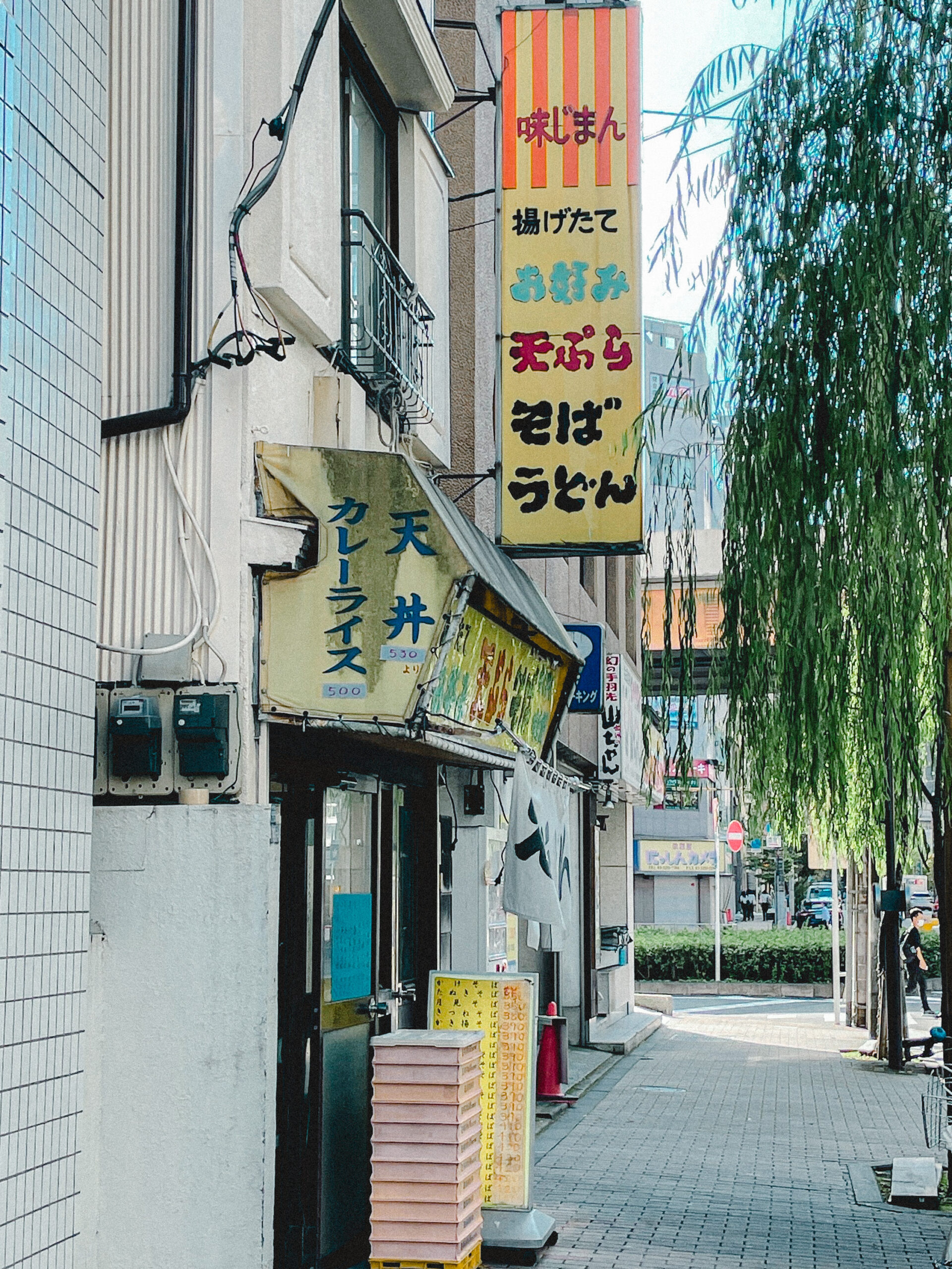 秋葉原 喫茶店 司　コーヒー 老舗喫茶 純喫茶 喫茶店巡り 東京喫茶店 喫茶店インテリア coffeeshop レトロ建築 東京 秋葉原カフェ おちつく落ち着くカフェ 静か　打ち合わせ　コーヒー　ソーダ　喫煙　タバコ