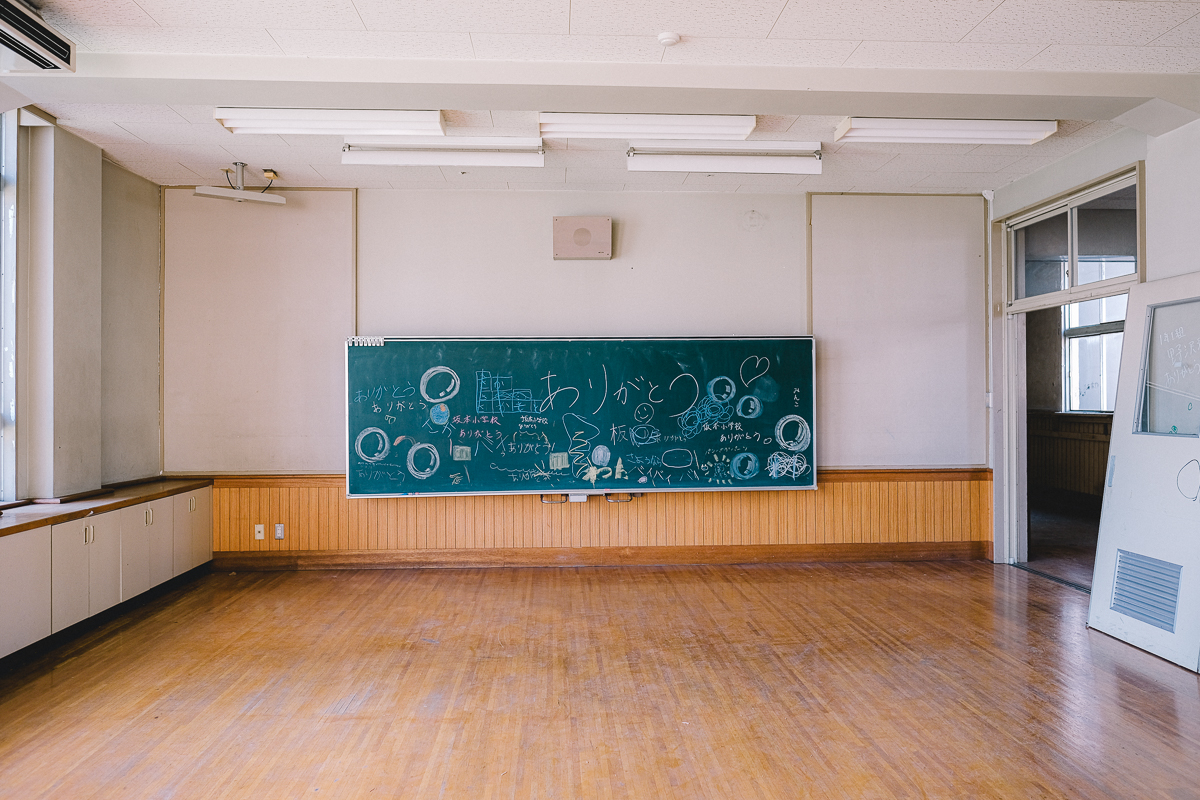 旧坂本小学校 入谷 台東区 鶯谷 鬼子母神 復興建築 復興小学校 ノスタルジック nostalgic 下町散歩 建築散歩 建築 建築デザイン 建築探訪 建築巡り 近代建築 大正 大正モダン 復興小学校 レトロ建築 解体 入谷の記憶を未来に繋ぐ会 改築小学校 表現主義的デザイン クラシック