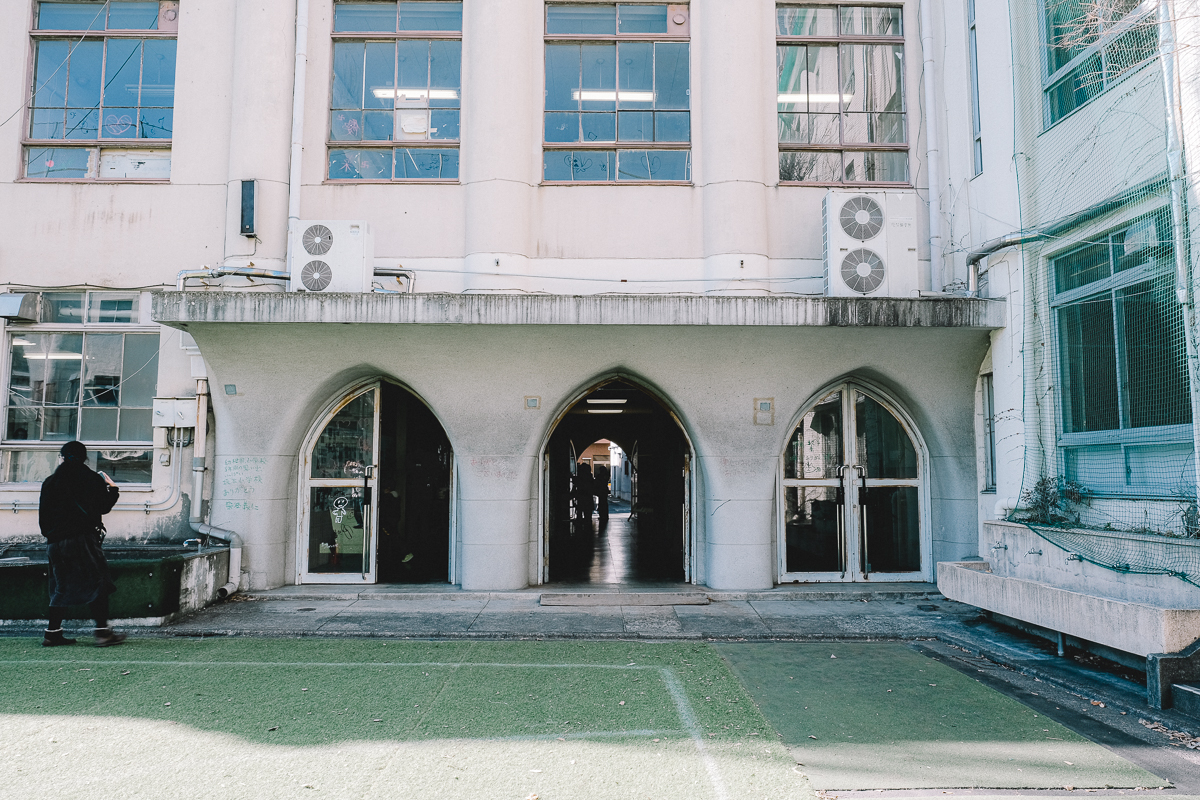 旧坂本小学校 入谷 台東区 鶯谷 鬼子母神 復興建築 復興小学校 ノスタルジック nostalgic 下町散歩 建築散歩 建築 建築デザイン 建築探訪 建築巡り 近代建築 大正 大正モダン 復興小学校 レトロ建築 解体 入谷の記憶を未来に繋ぐ会 改築小学校 表現主義的デザイン クラシック