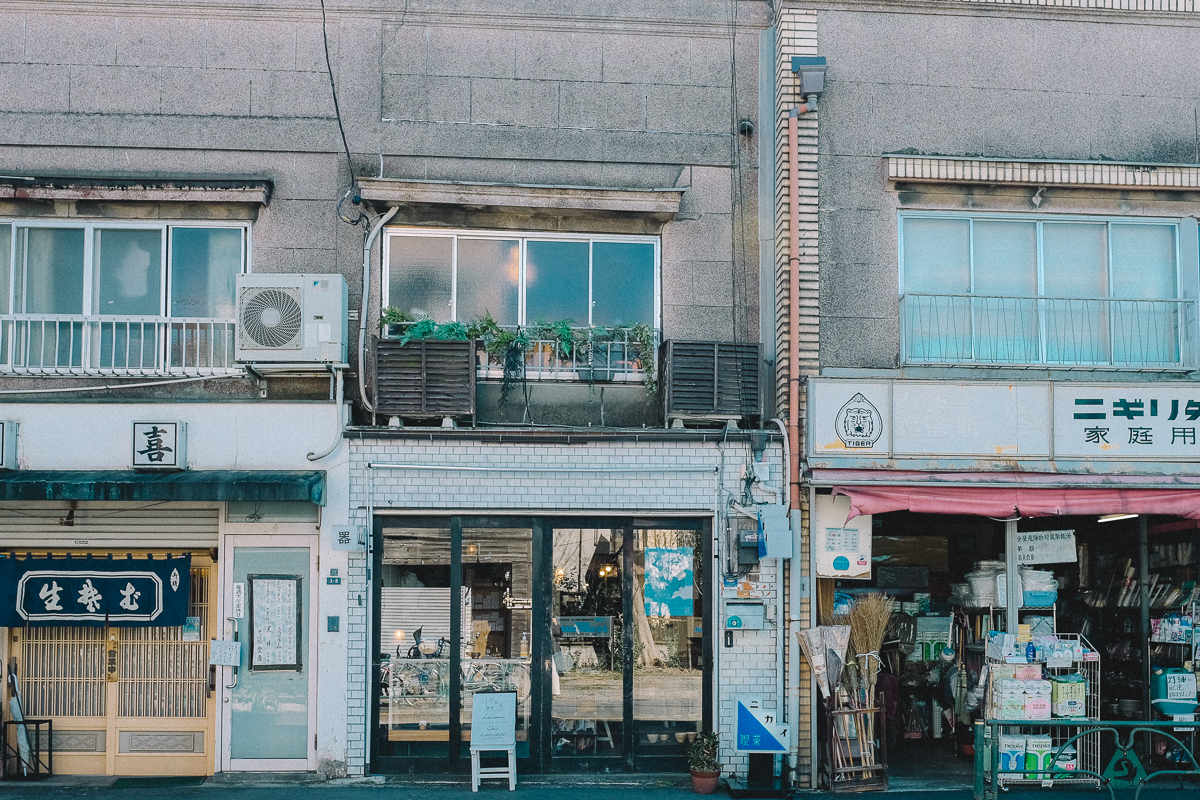 谷中 喫茶ニカイ クリームソーダ　喫茶店　谷中霊園 谷中散歩 yanaka yanesen 谷根千 台東区 下町散歩 街歩き 下町さんぽ 　カフェ　上野　おすすめ　上野桜木　ギャラリー