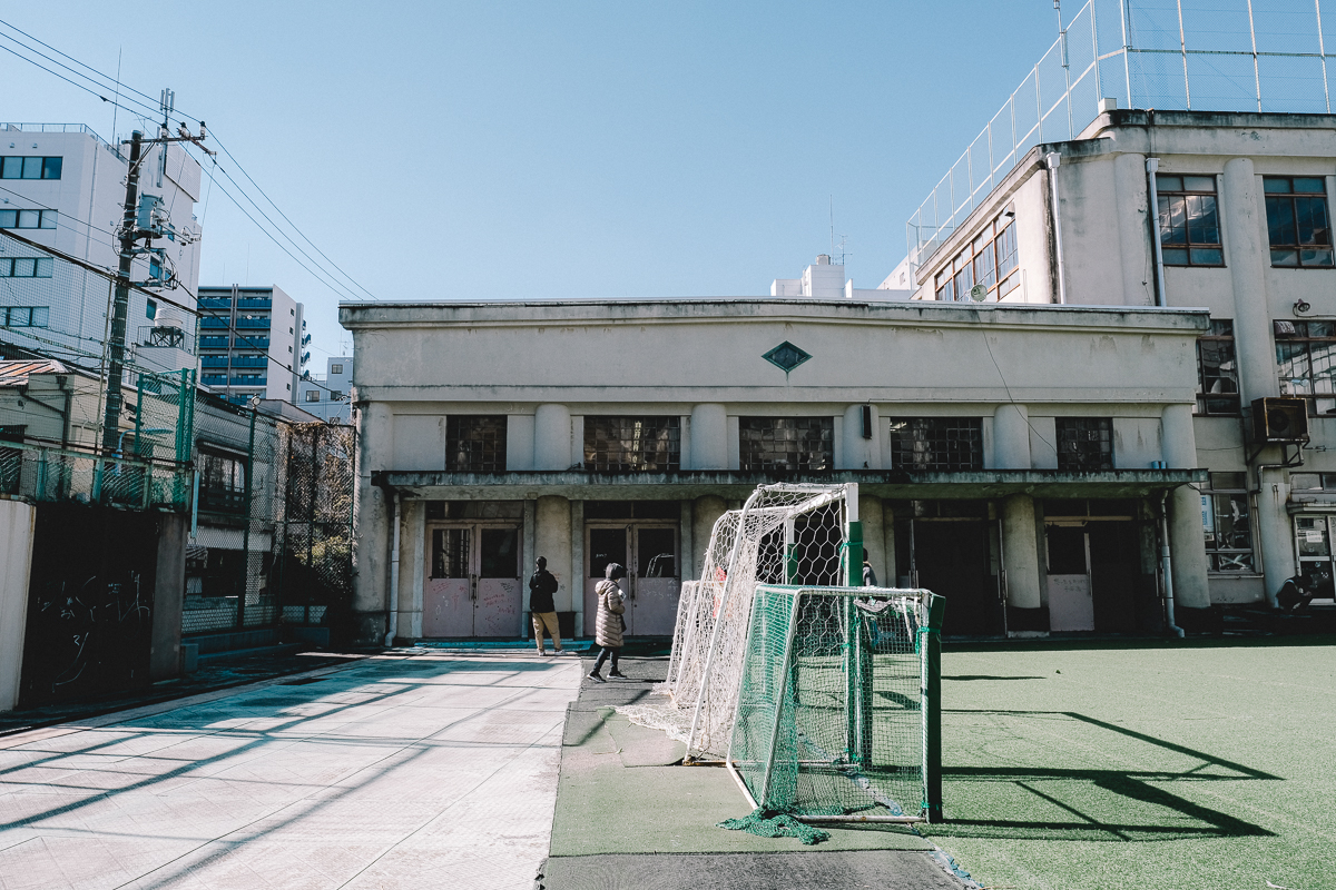 旧坂本小学校 入谷 台東区 鶯谷 鬼子母神 復興建築 復興小学校 ノスタルジック nostalgic 下町散歩 建築散歩 建築 建築デザイン 建築探訪 建築巡り 近代建築 大正 大正モダン 復興小学校 レトロ建築 解体 入谷の記憶を未来に繋ぐ会 改築小学校 表現主義的デザイン クラシック