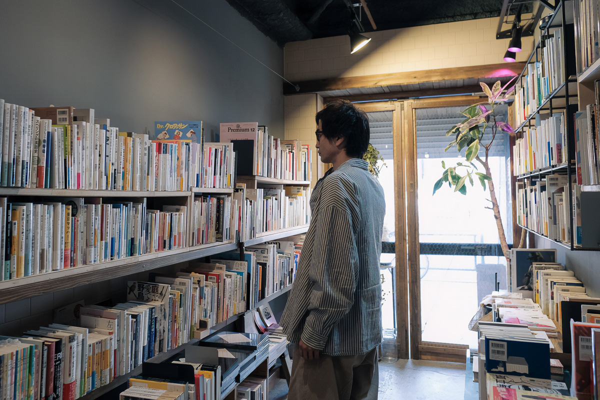 ザ・ギース 高佐一慈 小説 かなしみの向こう側 ステキブックス インタビュー 本屋　書店　コント　キングオブコント　作家　作品　yato 両国　墨田区　ブックカフェ　ギャラリー　