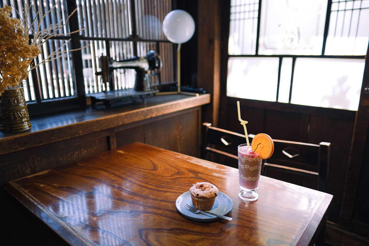 昭和レトロ品　古民家カフェなどに　山葡萄のおぼん　金彩　送料無料