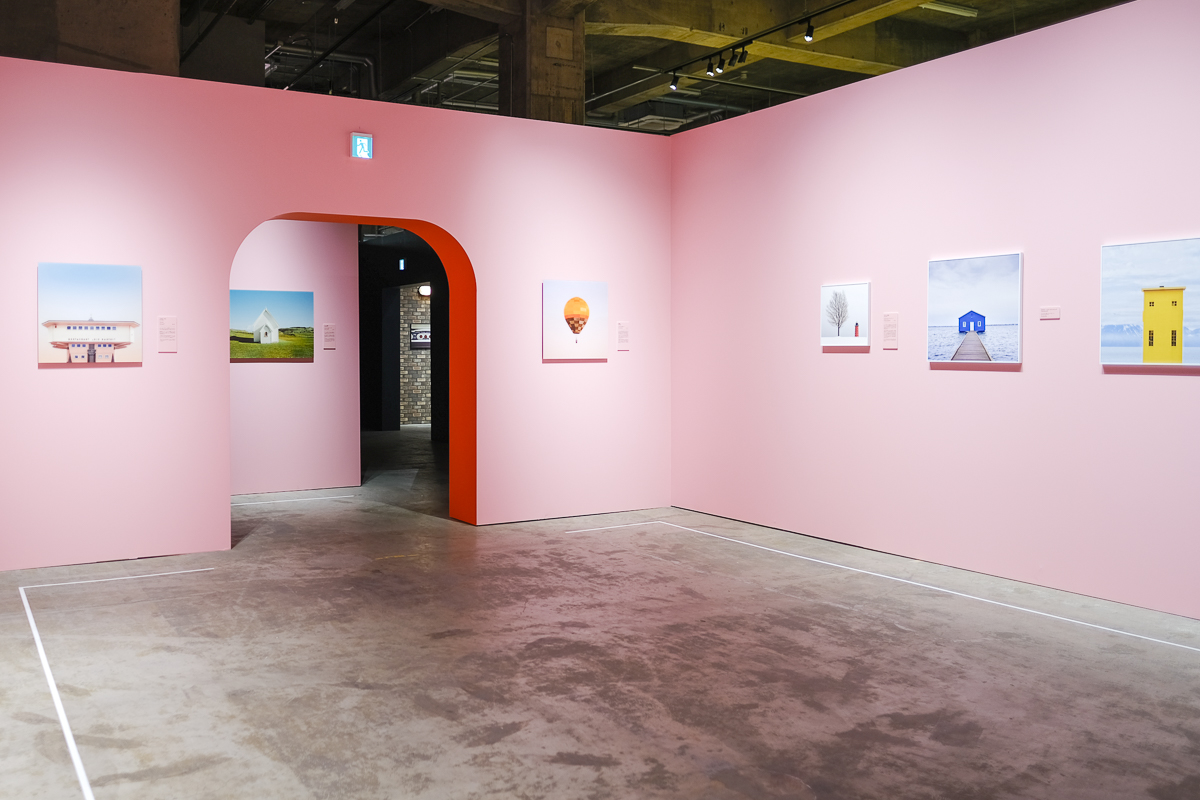 ウェス・アンダーソンすぎる風景展 あなたのまわりは旅のヒントにあふれている AWA 寺田倉庫 東京 天王洲 ウェスアンダーソン 映画監督 展示 Instagram 写真展 グッズ かわいい 展覧会 展示 写真 韓国 行った 行ってきた レポート 感想