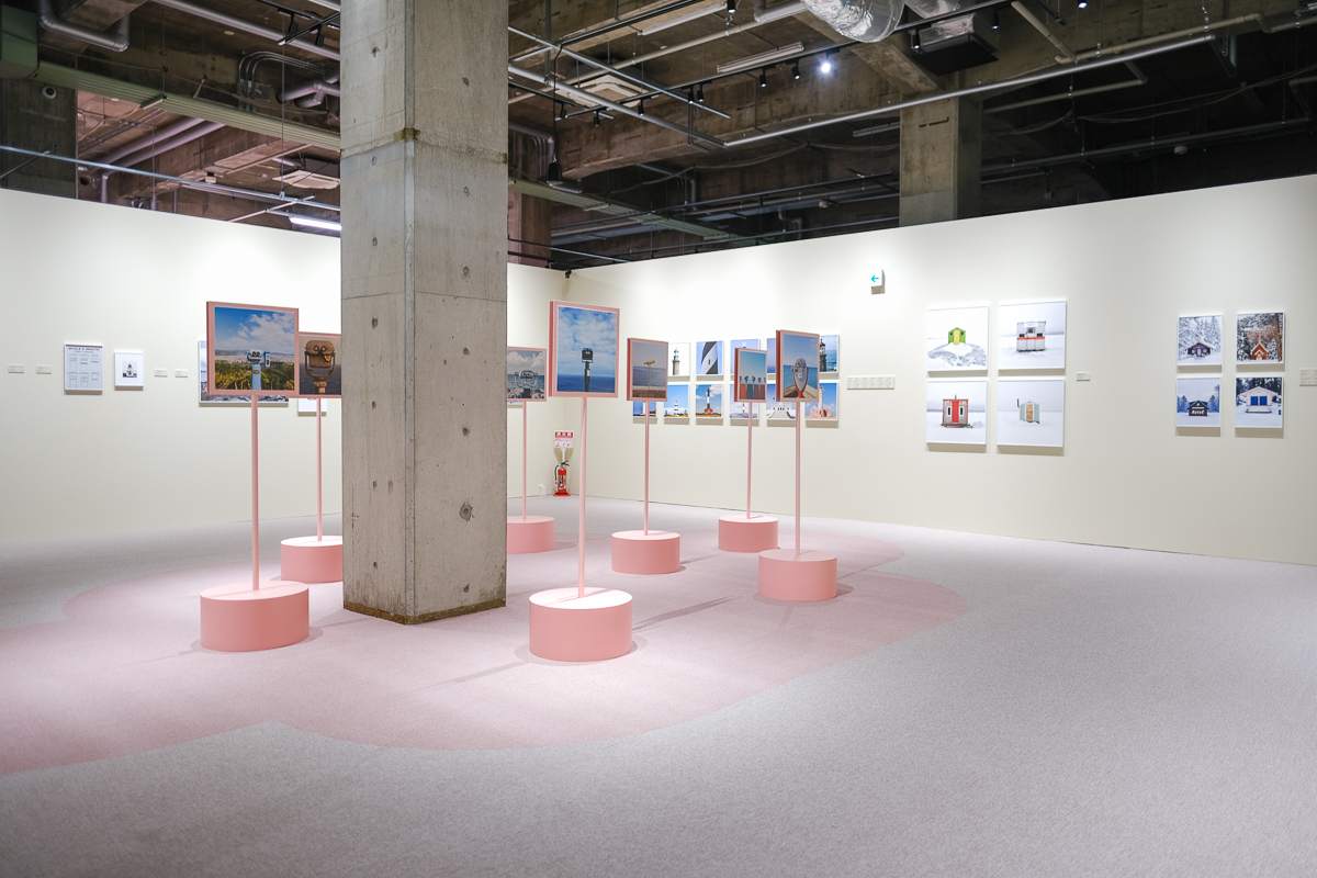 ウェス・アンダーソンすぎる風景展 あなたのまわりは旅のヒントにあふれている AWA 寺田倉庫 東京 天王洲 ウェスアンダーソン 映画監督 展示 Instagram 写真展 グッズ かわいい 展覧会 展示 写真 韓国 行った 行ってきた レポート 感想