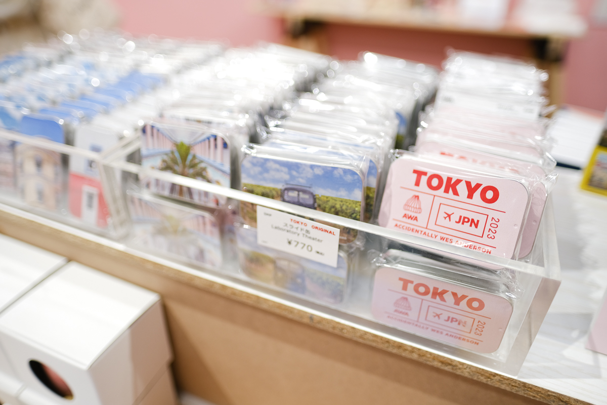 ウェス・アンダーソンすぎる風景展 あなたのまわりは旅のヒントにあふれている AWA 寺田倉庫 東京 天王洲 ウェスアンダーソン 映画監督 展示 Instagram 写真展 グッズ かわいい 展覧会 展示 写真 韓国 行った 行ってきた レポート 感想